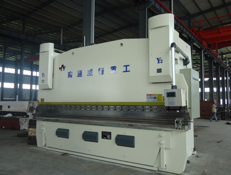 300T/4000 電液伺服數(shù)控折彎機(jī) 300T/4000 電液伺服數(shù)控折彎機(jī)